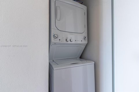 Copropriété à louer à Miami, Floride: 2 chambres, 86.86 m2 № 2344253 - photo 24