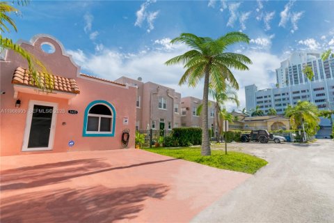 Propiedad comercial en venta en Hollywood, Florida, 224.08 m2 № 2031812 - foto 22