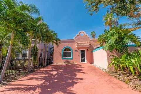 Propiedad comercial en venta en Hollywood, Florida, 224.08 m2 № 2031812 - foto 2