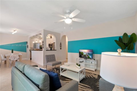 Propiedad comercial en venta en Hollywood, Florida, 224.08 m2 № 2031812 - foto 6