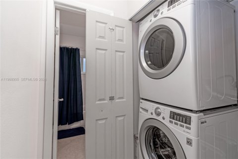 Propiedad comercial en venta en Hollywood, Florida, 224.08 m2 № 2031812 - foto 15