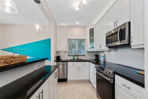 Propiedad comercial en venta en Hollywood, Florida, 224.08 m2 № 2031812 - foto 8