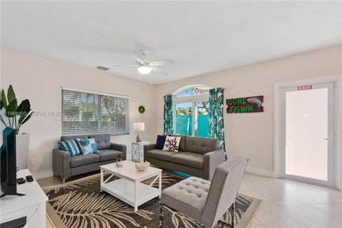 Propiedad comercial en venta en Hollywood, Florida, 224.08 m2 № 2031812 - foto 4