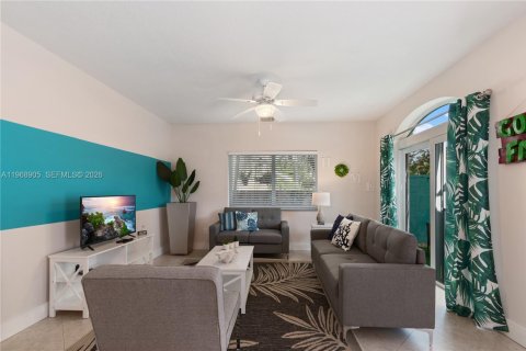 Propiedad comercial en venta en Hollywood, Florida, 224.08 m2 № 2031812 - foto 5