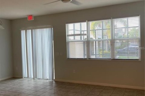 Adosado en venta en Kissimmee, Florida, 4 dormitorios, 165.55 m2 № 2109768 - foto 4