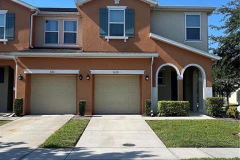 Adosado en Kissimmee, Florida 4 dormitorios, 165.55 m2 № 2109768