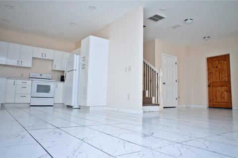 Villa ou maison à louer à Winter Garden, Floride: 3 chambres, 133.13 m2 № 2388579 - photo 4