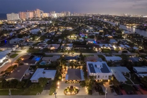 Commercial property in Lauderdale-by-the-Sea, Florida 150.5 sq.m. № 1075965 - photo 1
