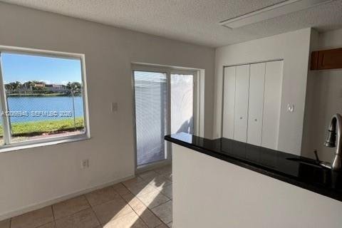 Touwnhouse à louer à Miami, Floride: 3 chambres, 135.82 m2 № 2286532 - photo 19