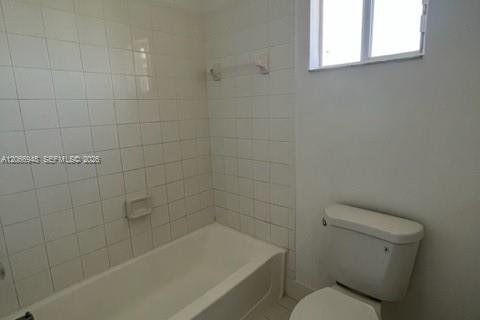 Touwnhouse à louer à Miami, Floride: 3 chambres, 135.82 m2 № 2286532 - photo 5