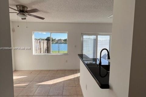 Touwnhouse à louer à Miami, Floride: 3 chambres, 135.82 m2 № 2286532 - photo 18