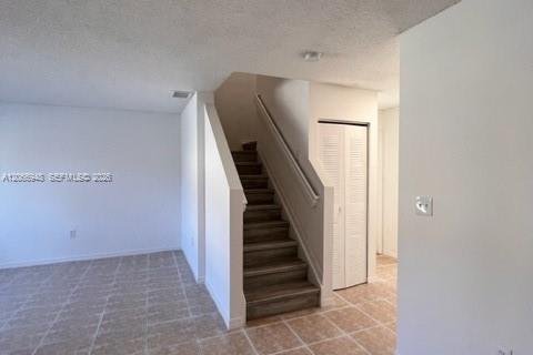 Touwnhouse à louer à Miami, Floride: 3 chambres, 135.82 m2 № 2286532 - photo 12
