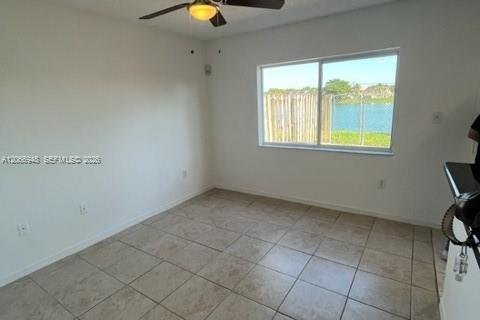 Touwnhouse à louer à Miami, Floride: 3 chambres, 135.82 m2 № 2286532 - photo 11