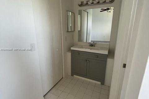 Touwnhouse à louer à Miami, Floride: 3 chambres, 135.82 m2 № 2286532 - photo 4