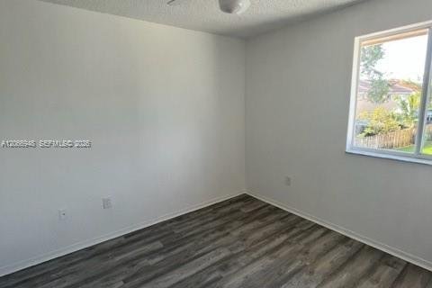 Touwnhouse à louer à Miami, Floride: 3 chambres, 135.82 m2 № 2286532 - photo 8