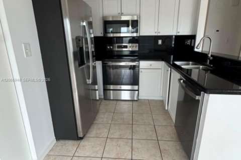Touwnhouse à louer à Miami, Floride: 3 chambres, 135.82 m2 № 2286532 - photo 21
