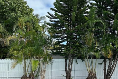 House in North Miami Beach, Florida 4 bedrooms, 153.85 sq.m. № 2020862 - photo 20