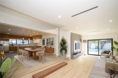 House in North Miami Beach, Florida 4 bedrooms, 153.85 sq.m. № 2020862 - photo 8