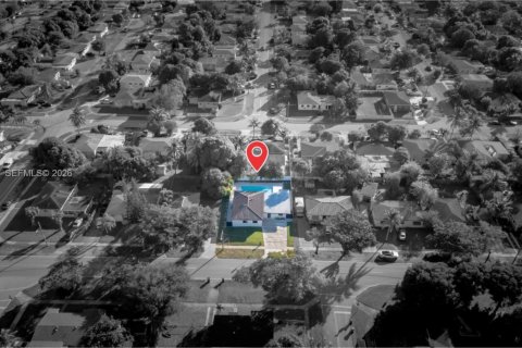 House in North Miami Beach, Florida 4 bedrooms, 153.85 sq.m. № 2020862 - photo 26
