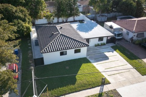 House in North Miami Beach, Florida 4 bedrooms, 153.85 sq.m. № 2020862 - photo 2