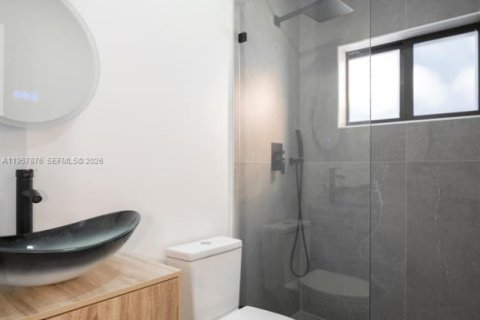 House in North Miami Beach, Florida 4 bedrooms, 153.85 sq.m. № 2020862 - photo 15