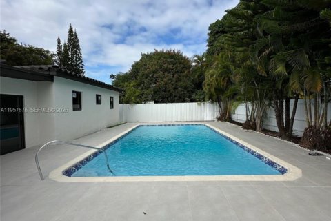 House in North Miami Beach, Florida 4 bedrooms, 153.85 sq.m. № 2020862 - photo 18