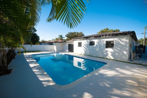 House in North Miami Beach, Florida 4 bedrooms, 153.85 sq.m. № 2020862 - photo 21