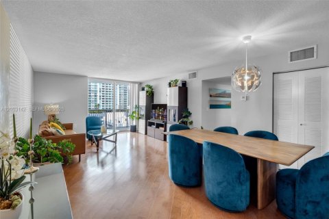 Купить кондоминиум в Майами, Флорида 3 спальни, 114.46м2, № 2068531 - фото 2