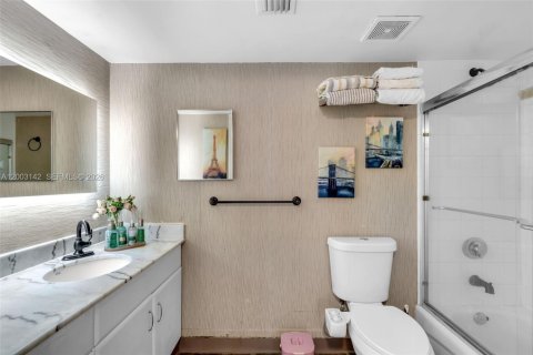 Купить кондоминиум в Майами, Флорида 3 спальни, 114.46м2, № 2068531 - фото 13