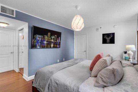 Купить кондоминиум в Майами, Флорида 3 спальни, 114.46м2, № 2068531 - фото 11