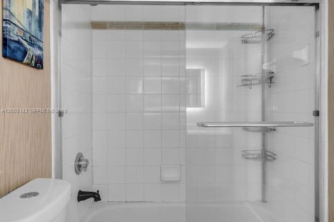 Купить кондоминиум в Майами, Флорида 3 спальни, 114.46м2, № 2068531 - фото 14