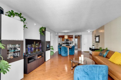 Купить кондоминиум в Майами, Флорида 3 спальни, 114.46м2, № 2068531 - фото 4