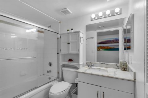 Купить кондоминиум в Майами, Флорида 3 спальни, 114.46м2, № 2068531 - фото 19