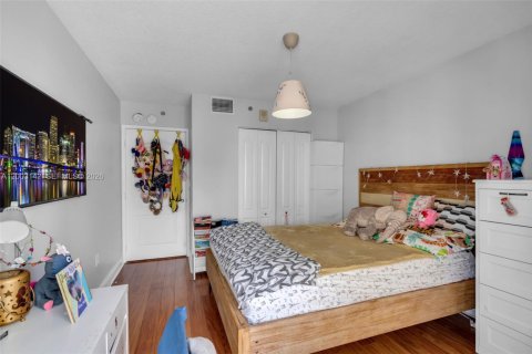 Купить кондоминиум в Майами, Флорида 3 спальни, 114.46м2, № 2068531 - фото 16