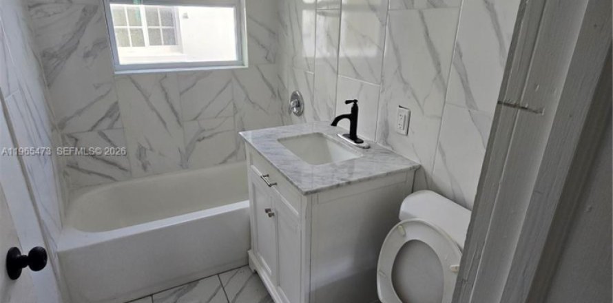 Immobilier commercial à West Palm Beach, Floride 145.67 m2 № 2081213