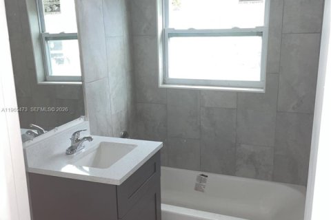 Immobilier commercial à vendre à West Palm Beach, Floride: 145.67 m2 № 2081213 - photo 12