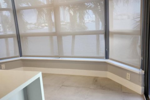 Condominio en alquiler en Aventura, Florida, 3 dormitorios, 157.38 m2 № 1207800 - foto 1