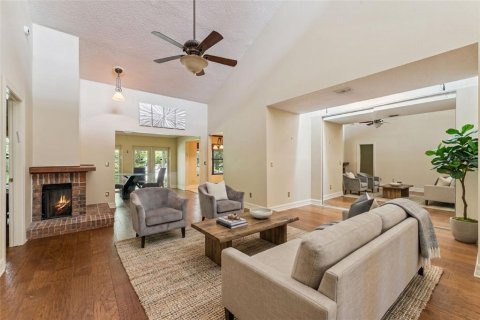 Condo in Maitland, Florida, 3 bedrooms № 2324872 - photo 2