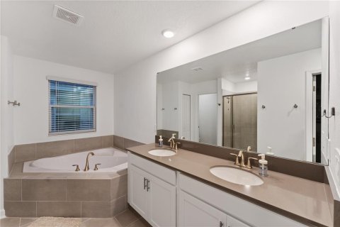 Casa en venta en Orlando, Florida, 5 dormitorios, 227.8 m2 № 1566834 - foto 23