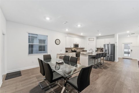Casa en venta en Orlando, Florida, 5 dormitorios, 227.8 m2 № 1566834 - foto 9
