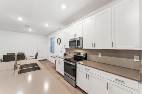 Casa en venta en Orlando, Florida, 5 dormitorios, 227.8 m2 № 1566834 - foto 6
