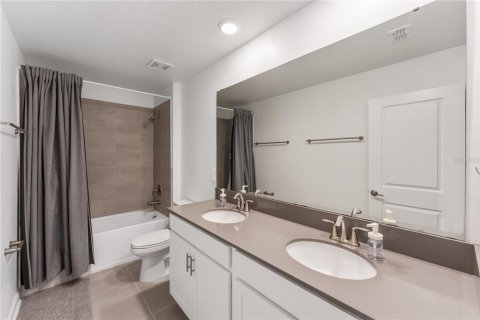 Casa en venta en Orlando, Florida, 5 dormitorios, 227.8 m2 № 1566834 - foto 17