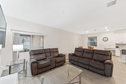 Casa en venta en Orlando, Florida, 5 dormitorios, 227.8 m2 № 1566834 - foto 10