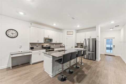 Casa en venta en Orlando, Florida, 5 dormitorios, 227.8 m2 № 1566834 - foto 4