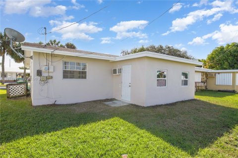 House in Tamarac, Florida 2 bedrooms, 93.65 sq.m. № 2042192 - photo 7