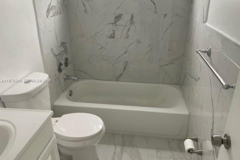 House in Tamarac, Florida 2 bedrooms, 93.65 sq.m. № 2042192 - photo 27