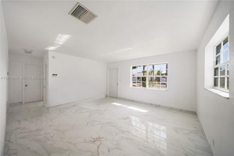 House in Tamarac, Florida 2 bedrooms, 93.65 sq.m. № 2042192 - photo 5