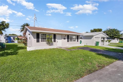 House in Tamarac, Florida 2 bedrooms, 93.65 sq.m. № 2042192 - photo 8
