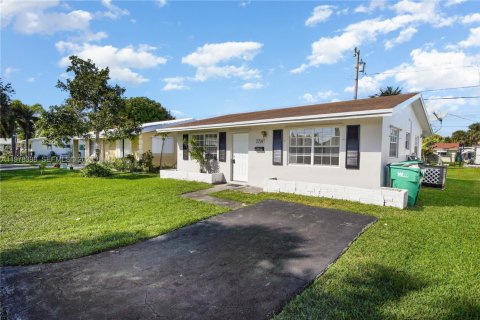 House in Tamarac, Florida 2 bedrooms, 93.65 sq.m. № 2042192 - photo 13