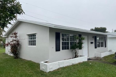 House in Tamarac, Florida 2 bedrooms, 93.65 sq.m. № 2042192 - photo 25